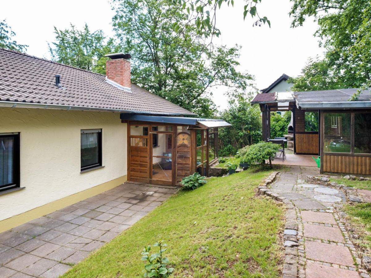 Idyllic Bungalow In Feusdorf With Forest View Camera foto