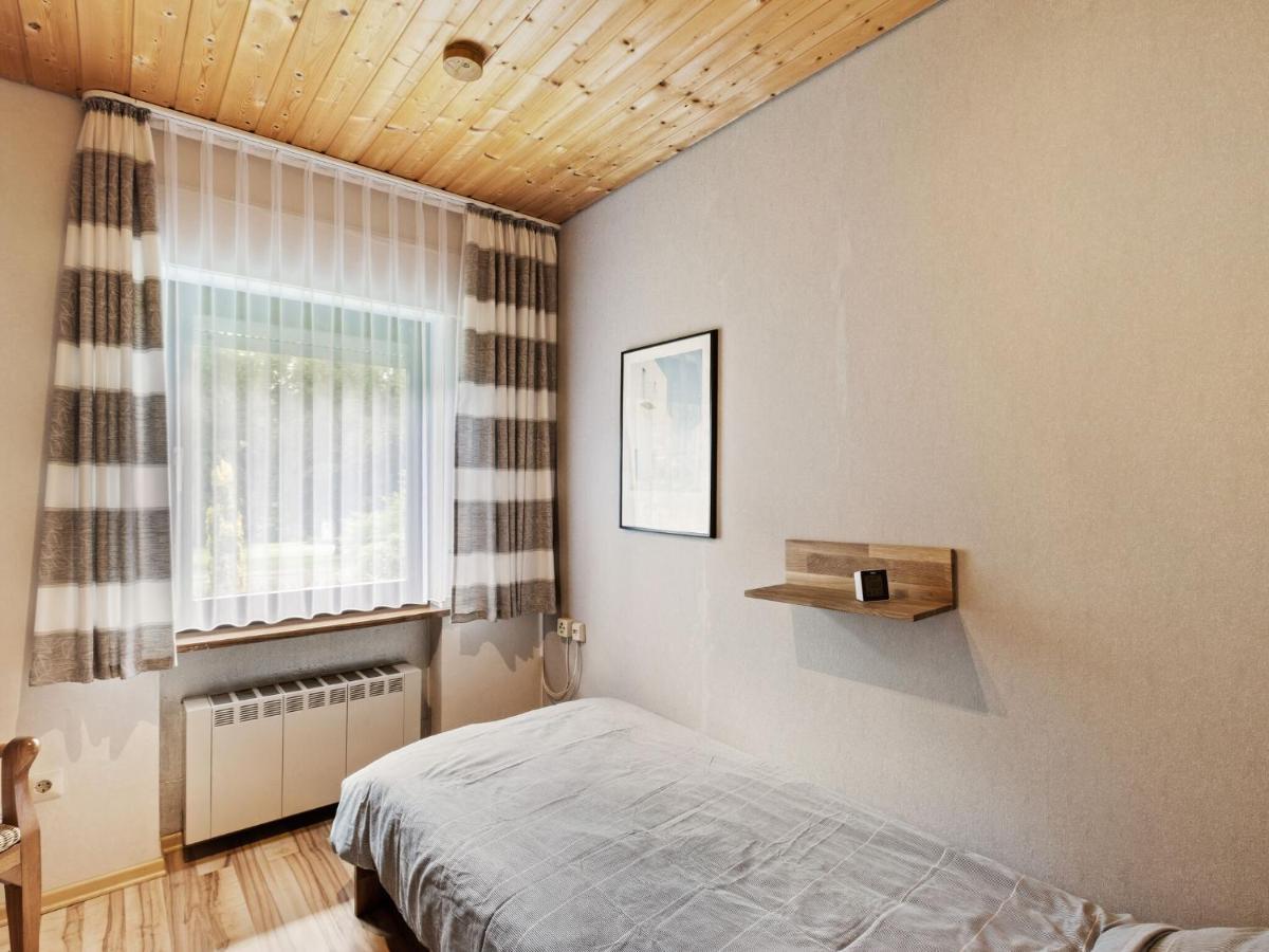 Idyllic Bungalow In Feusdorf With Forest View Camera foto
